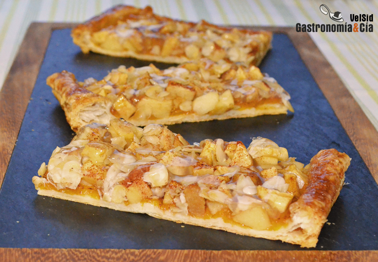 Tarta de manzana, caqui y almendra