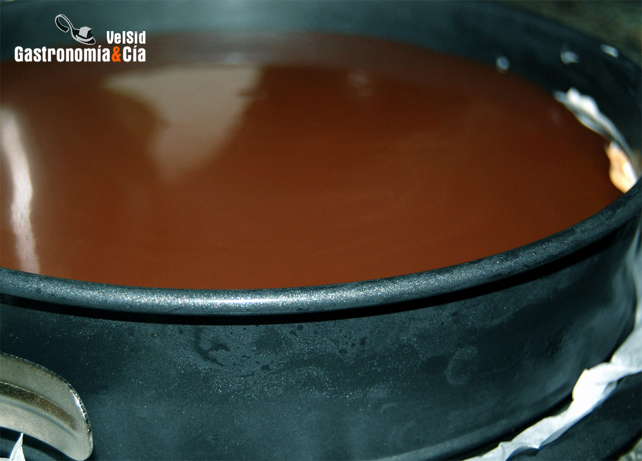 Tarta de chocolate, caramelo y nata