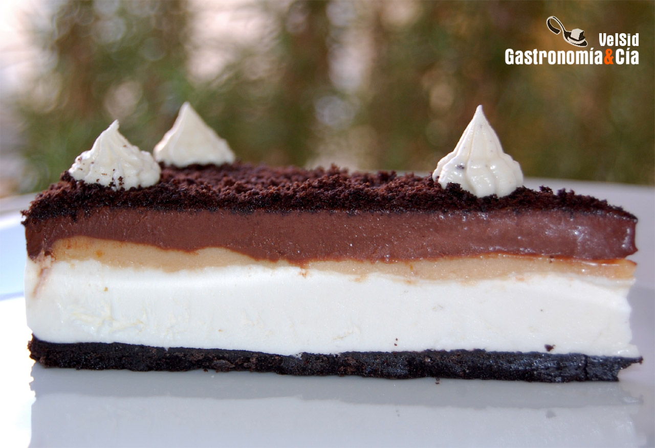 Tarta de chocolate, caramelo y nata