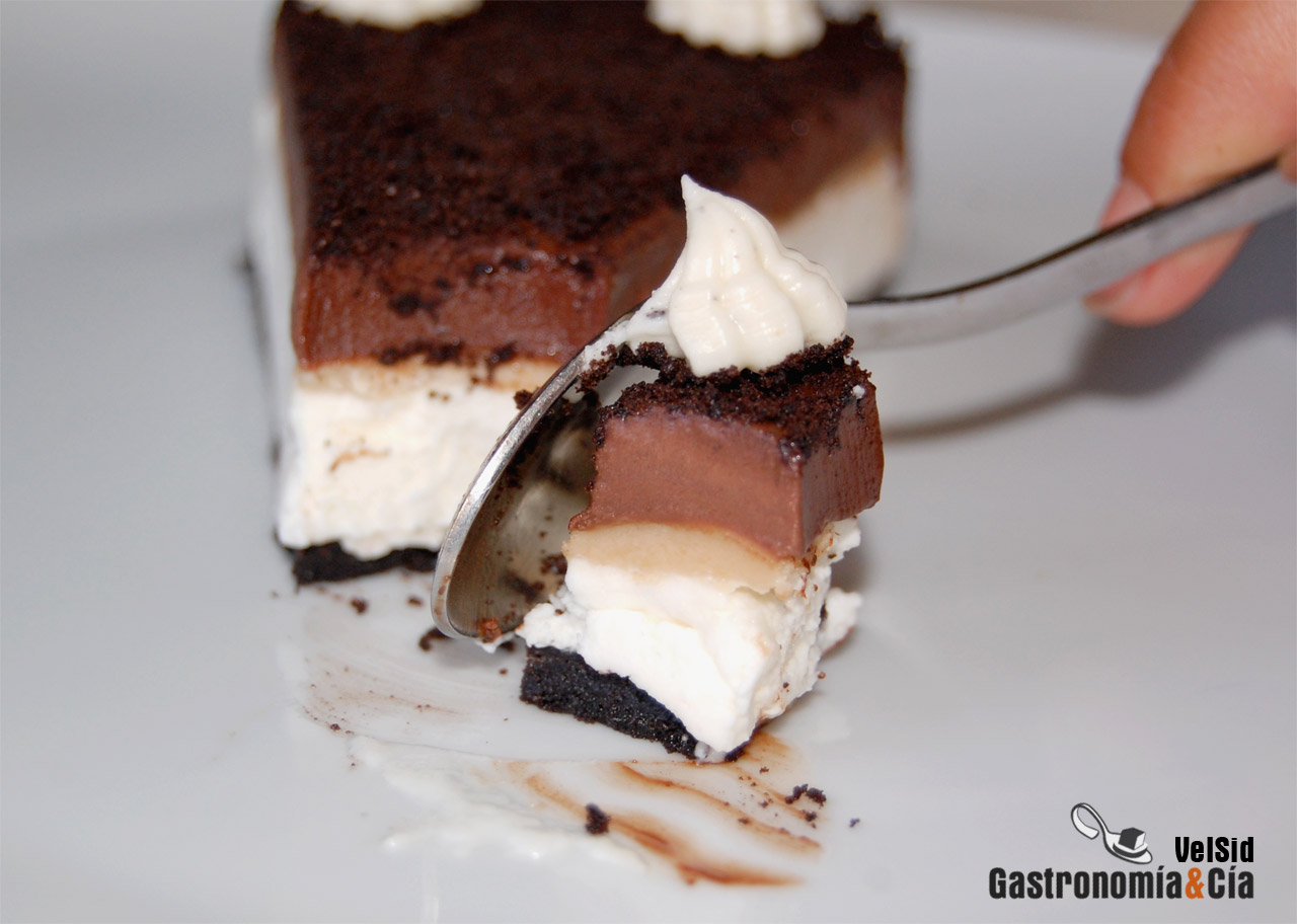 Tarta de chocolate, caramelo y nata