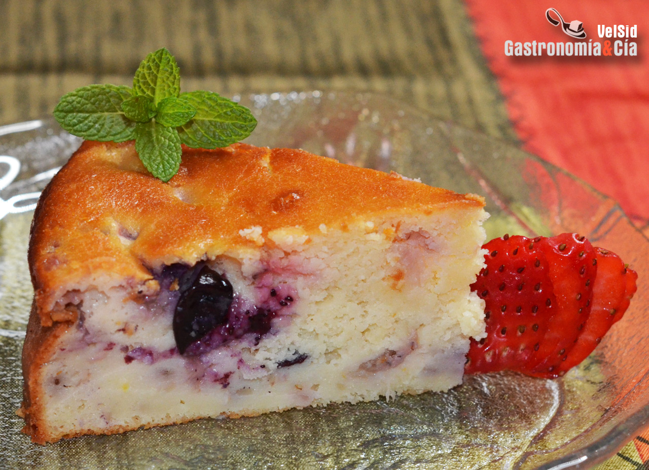 Tarta de ricota, limón y frutos rojos
