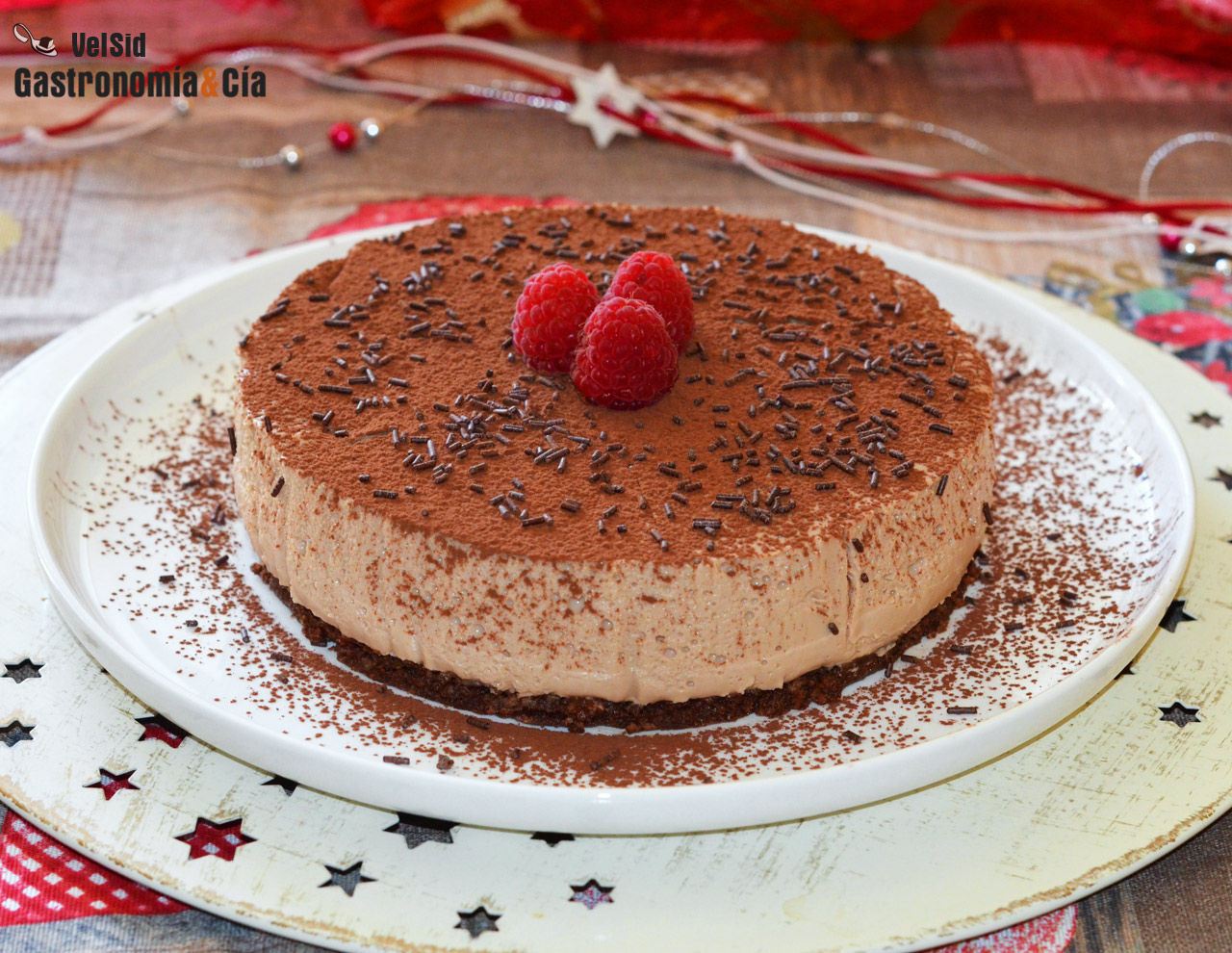 Tarta de queso y turrón con base de chocolate (sin horn