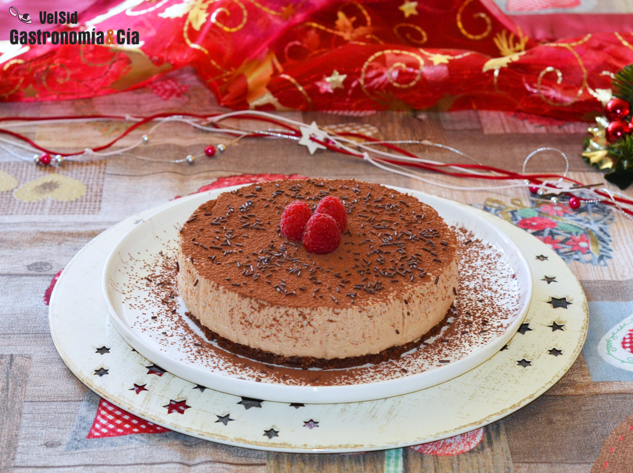 Tarta de queso y turrón con base de chocolate (sin horn