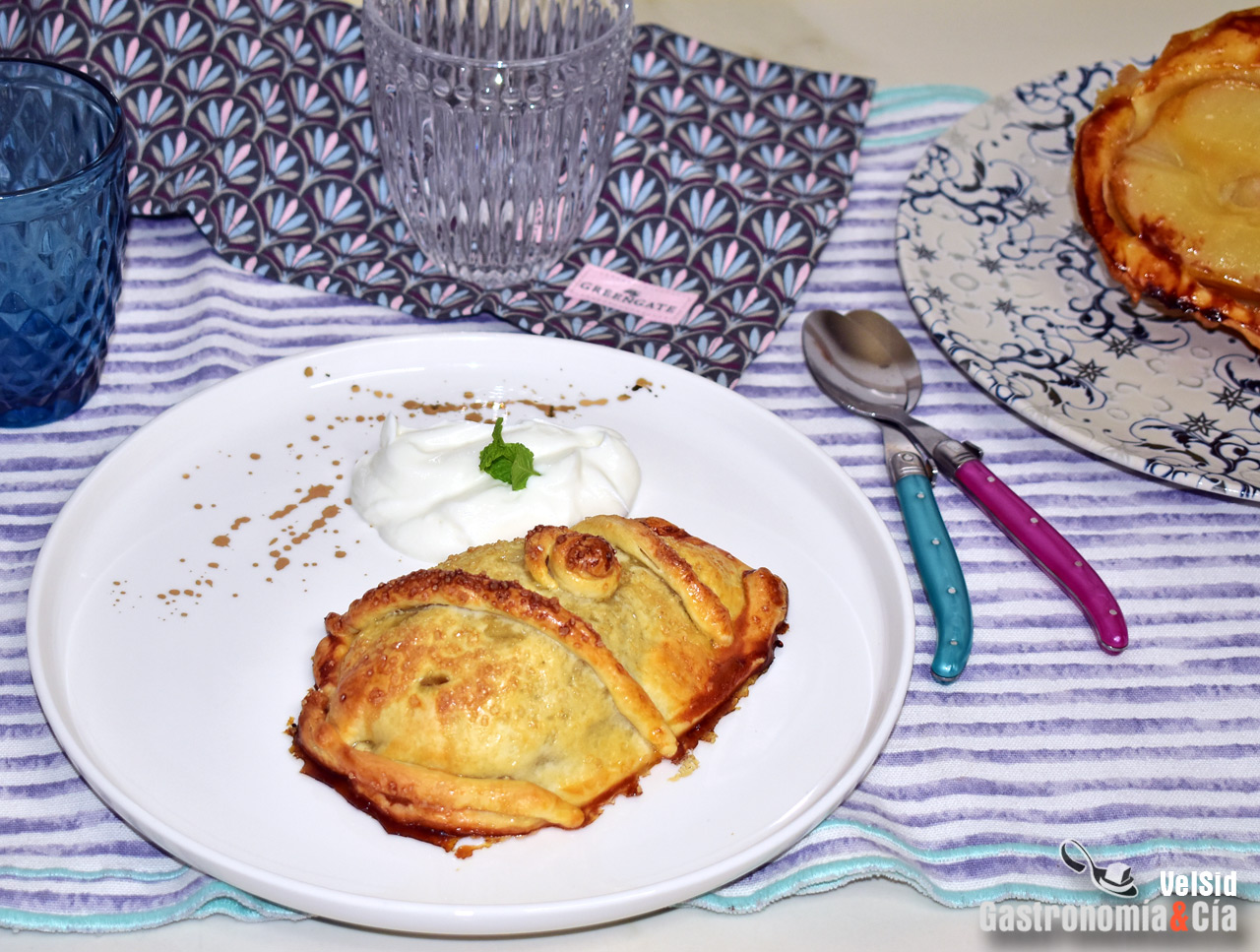 Tartaletas de pera con yogur y vainilla