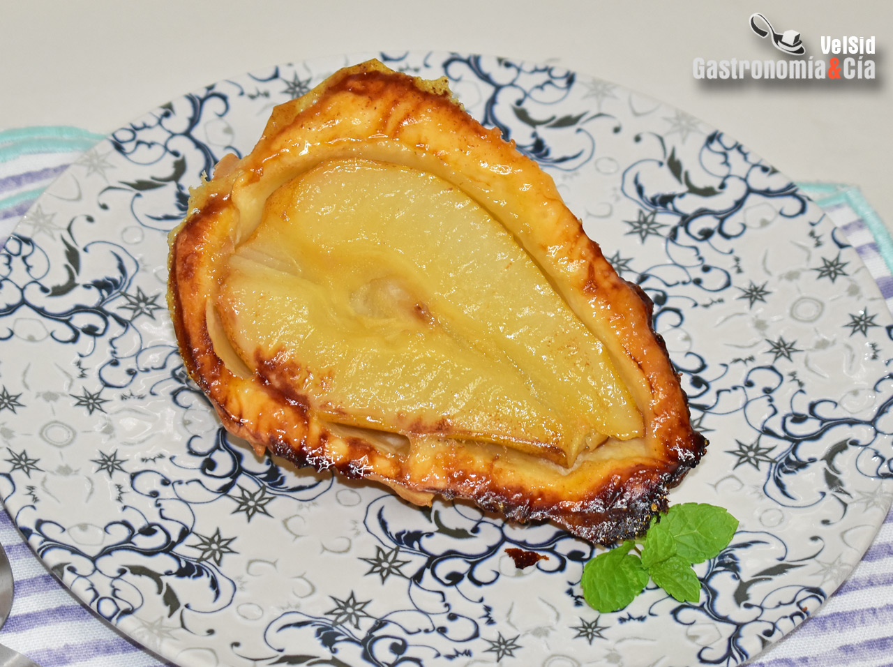 Tartaletas de pera con yogur y vainilla