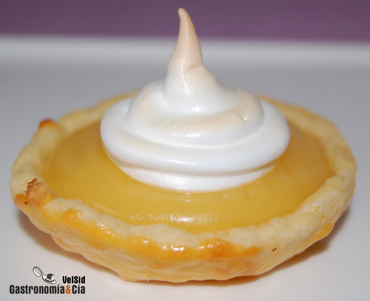 Tartaletas de crema de limón y merengue