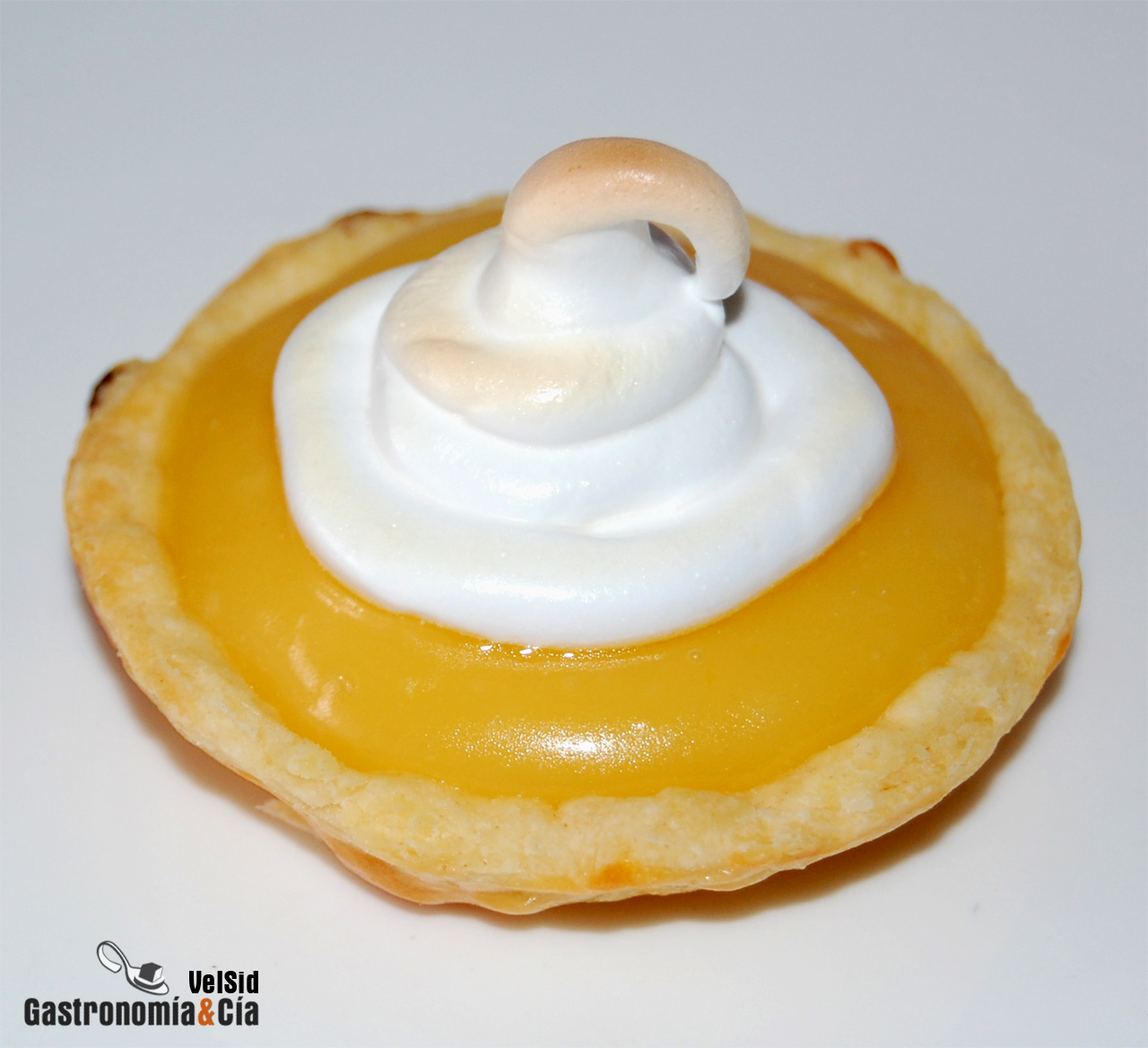 Tartaletas de crema de limón y merengue