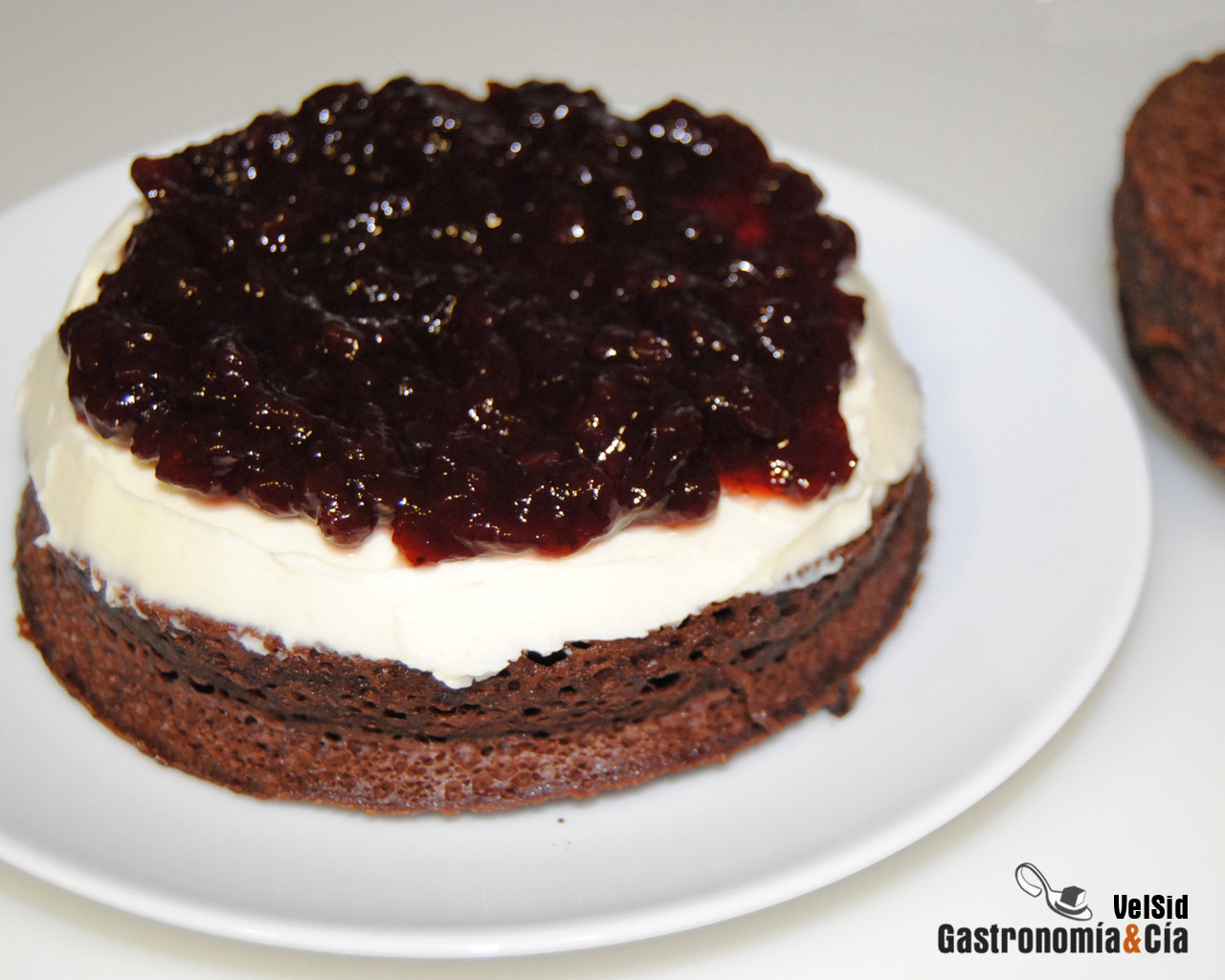 Tarta de chocolate, mascarpone y arándanos