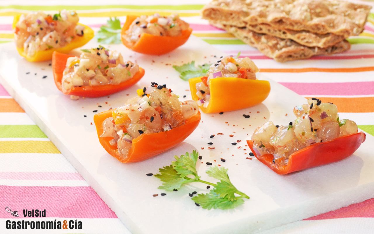 Tartar de gambas con pimientos baby
