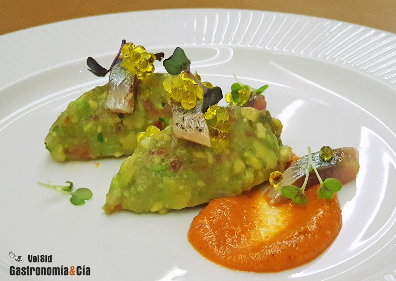 Guacamole con romesco de coral de gamba roja