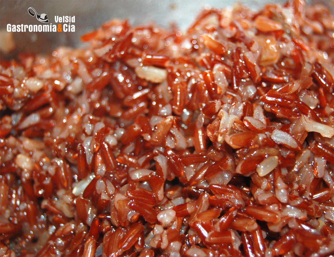 Tofu al limón con arroz rojo