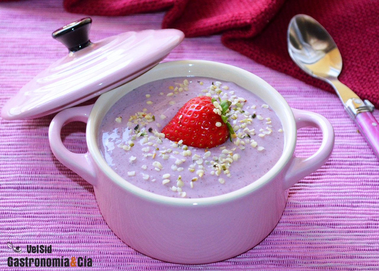 Tofu sedoso con fresas y açai