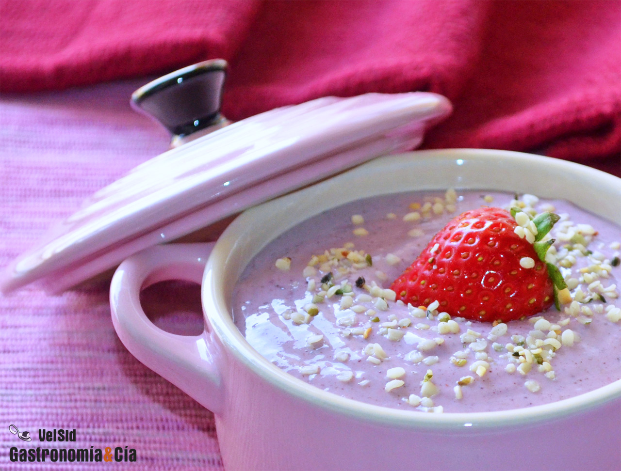 Tofu sedoso con fresas y açai