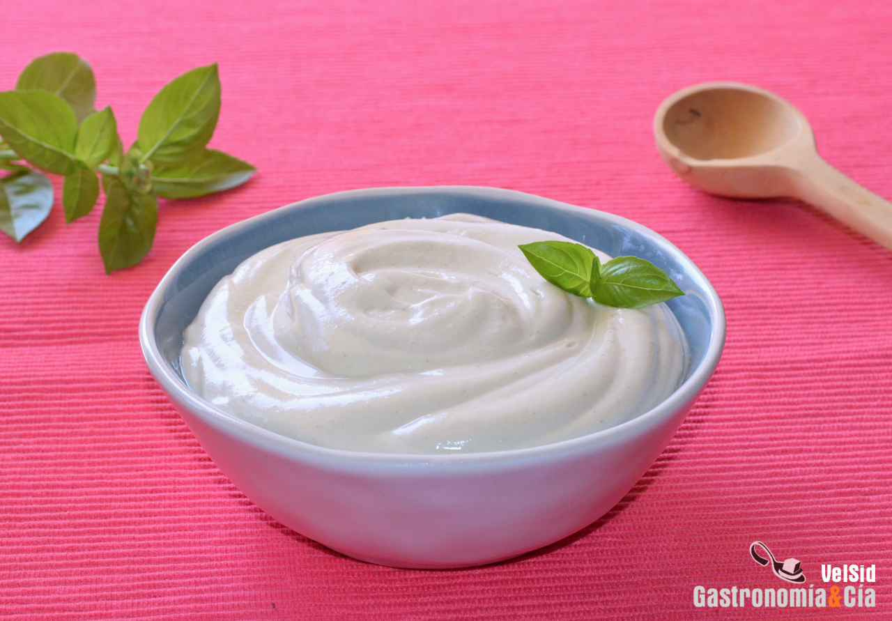 Cómo hacer tofunesa, una salsa de tofu que imita a la m