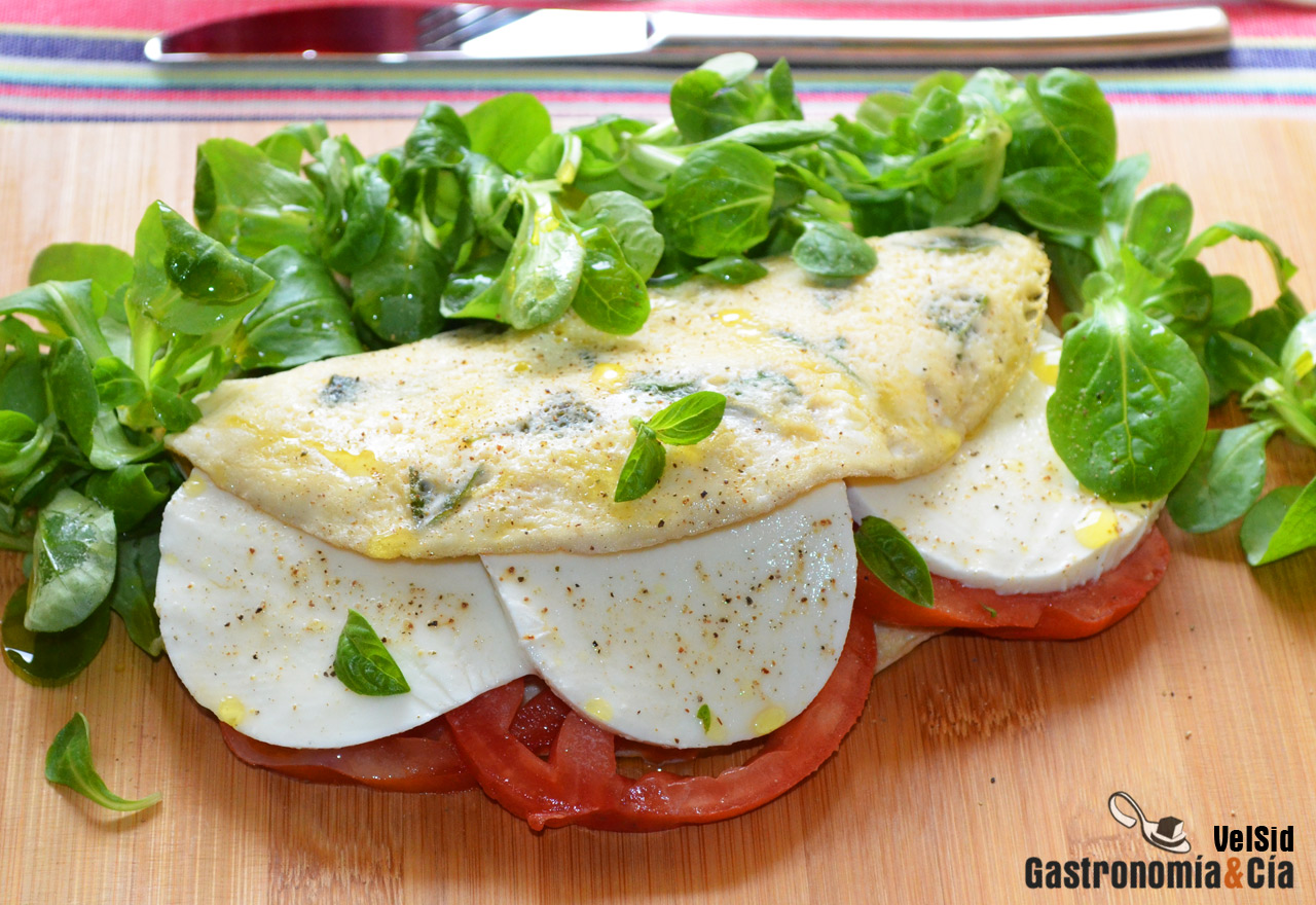 Tortilla de albahaca con tomate y mozzarella