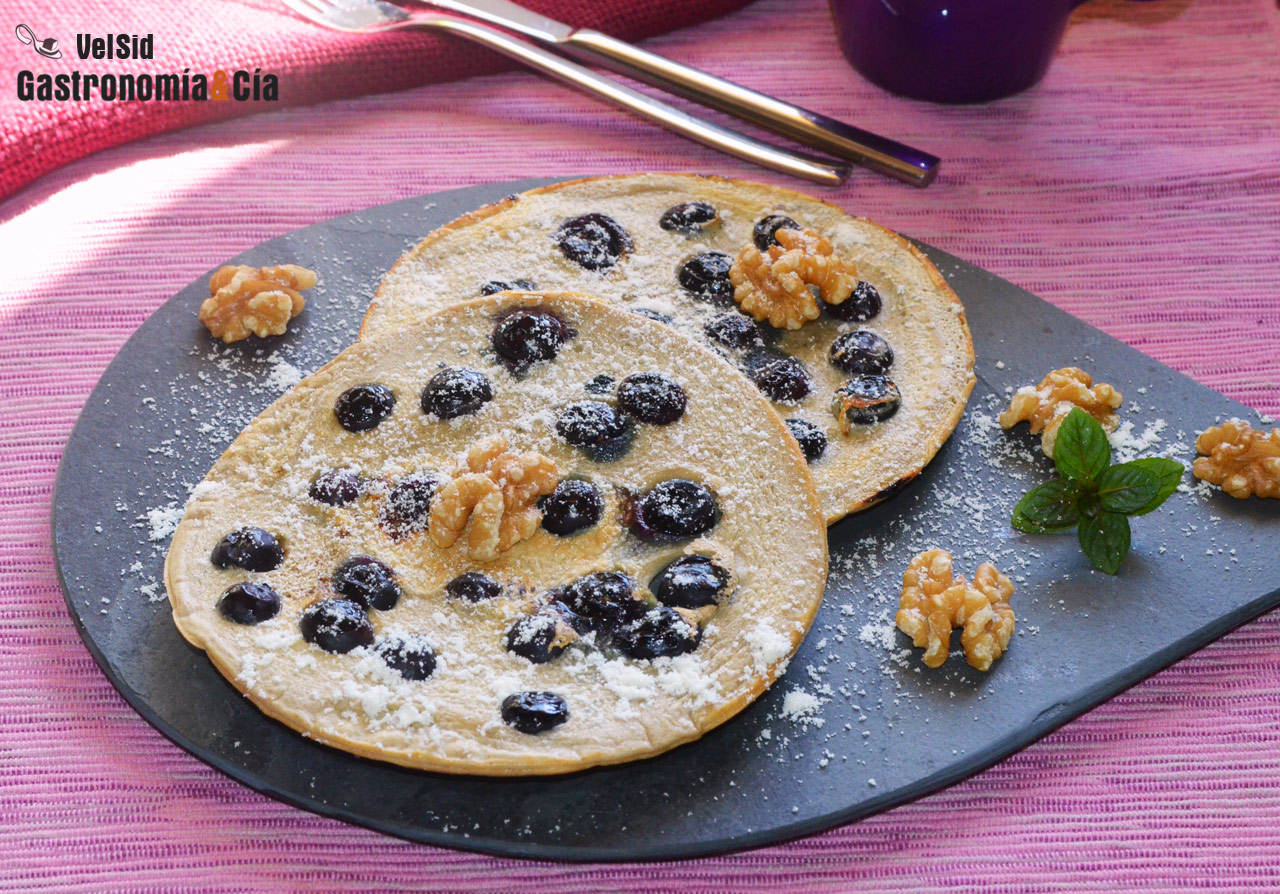 Tortitas de avena con arándanos frescos