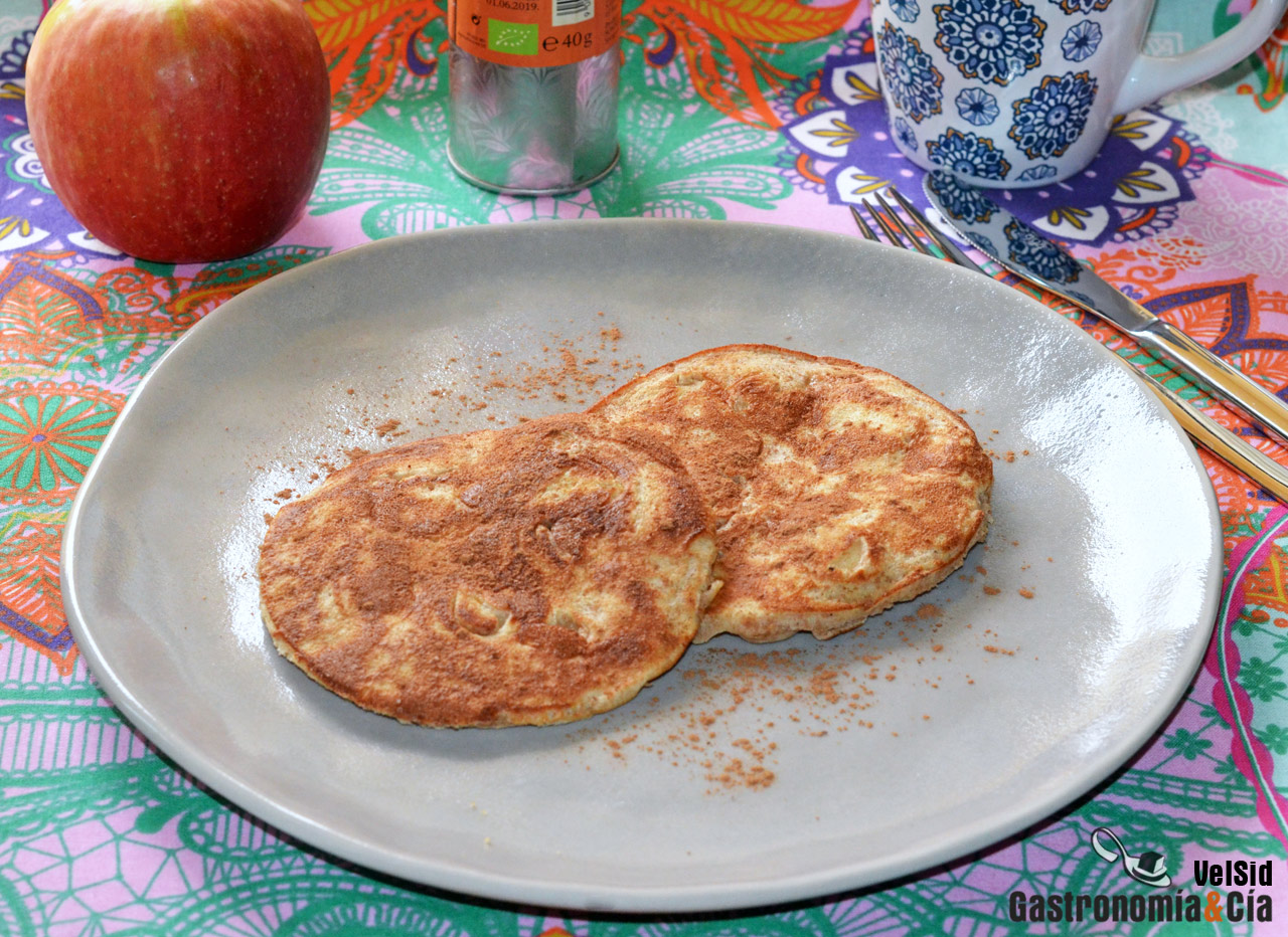 Tortitas de espelta con manzana y canela