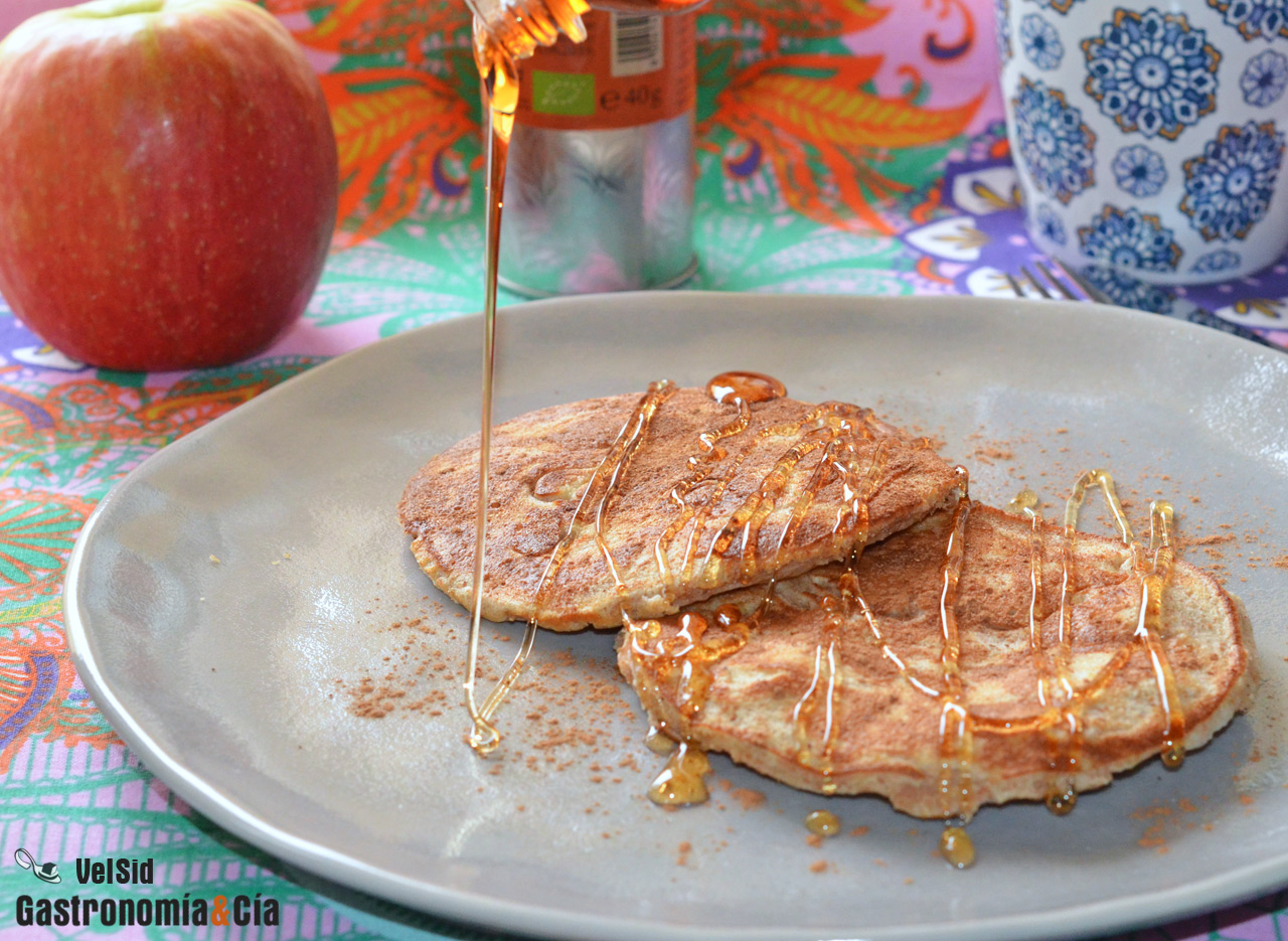 Tortitas de espelta con manzana y canela