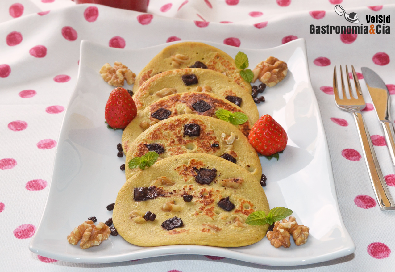 Tortitas de plátano, chocolate y nueces. Receta sin azú