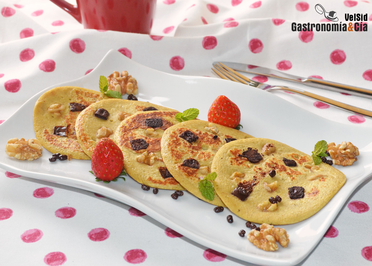 Tortitas de plátano, chocolate y nueces. Receta sin azú