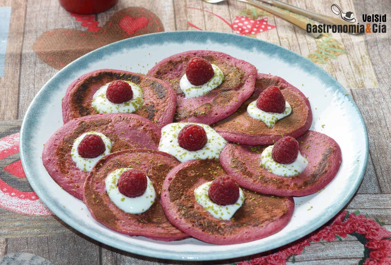 Tortitas de avena, frambuesa y remolacha