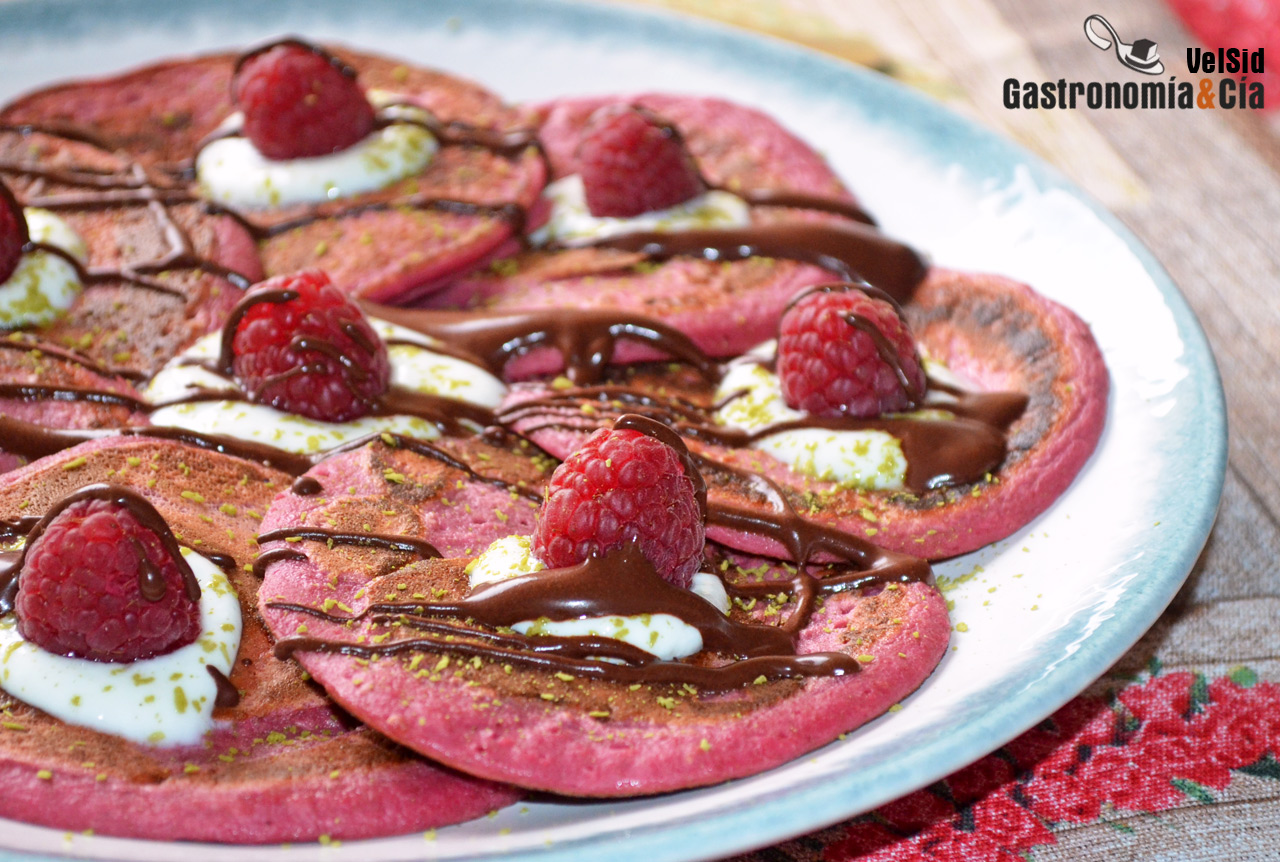 Tortitas de avena, frambuesa y remolacha