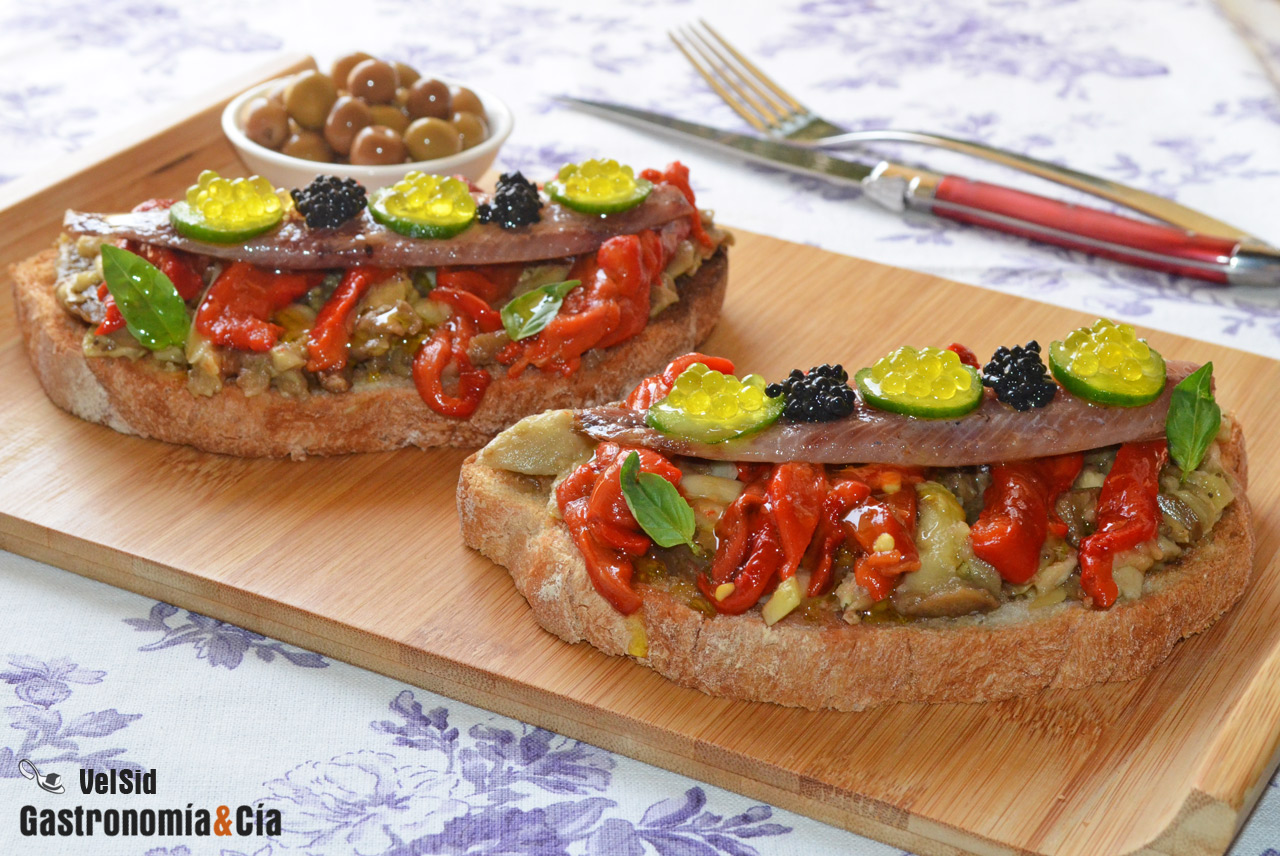 Tosta de escalivada con sardina ahumada