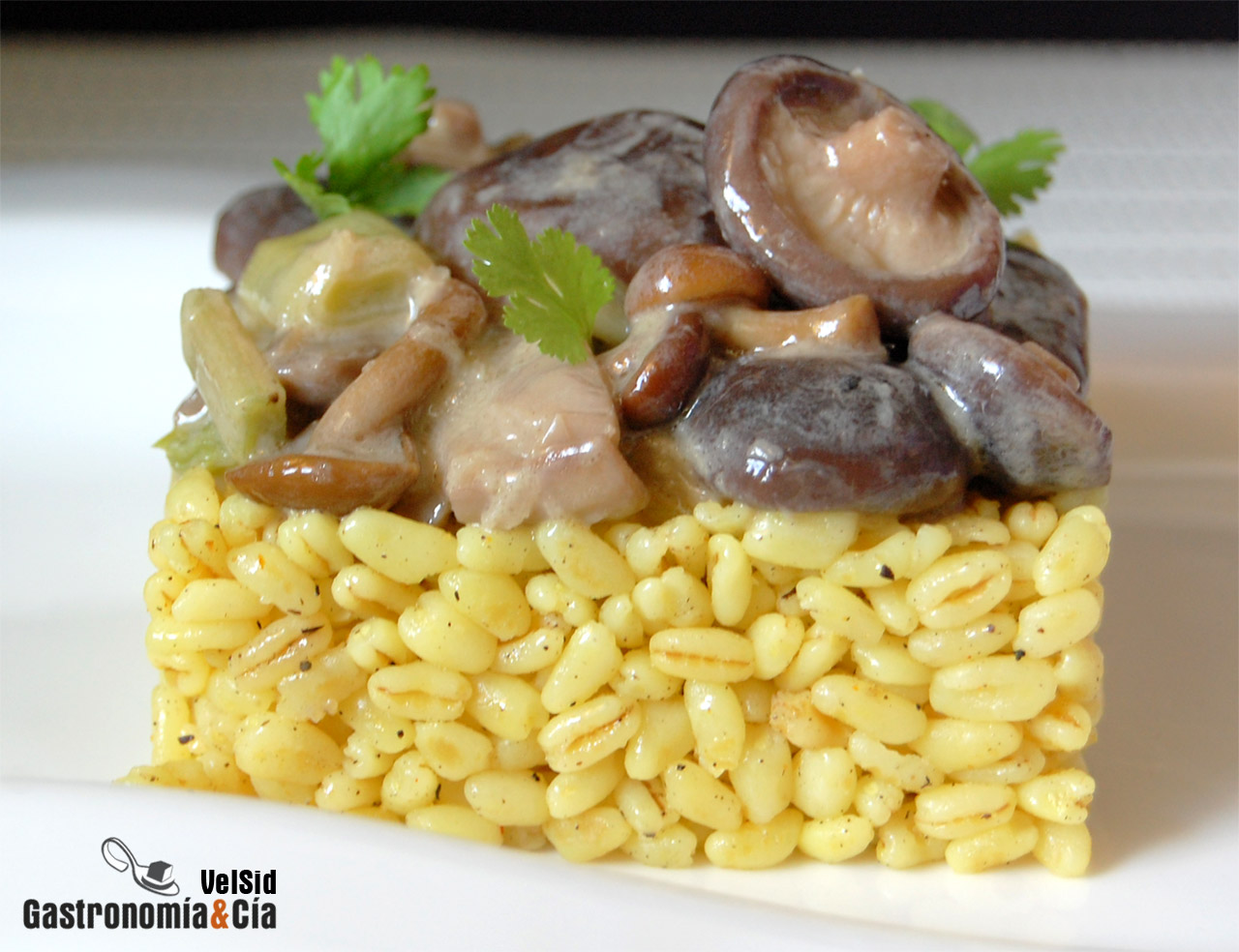 Trigo tierno y setas con jengibre y coco