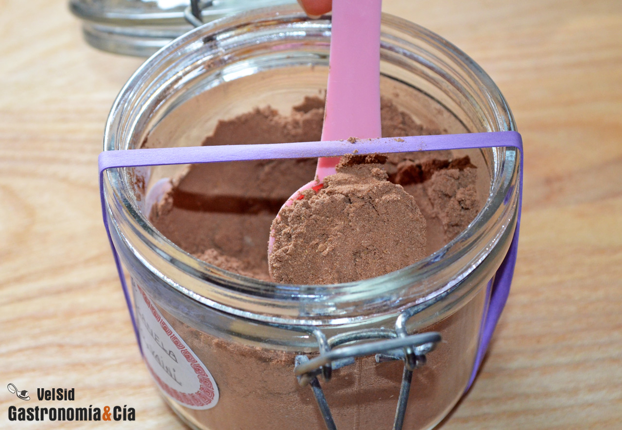 Cómo coger una cucharada rasa de ingredientes secos