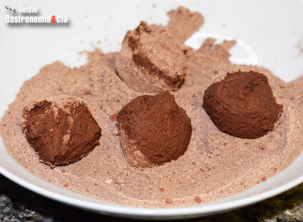Trufas de chocolate y avellanas
