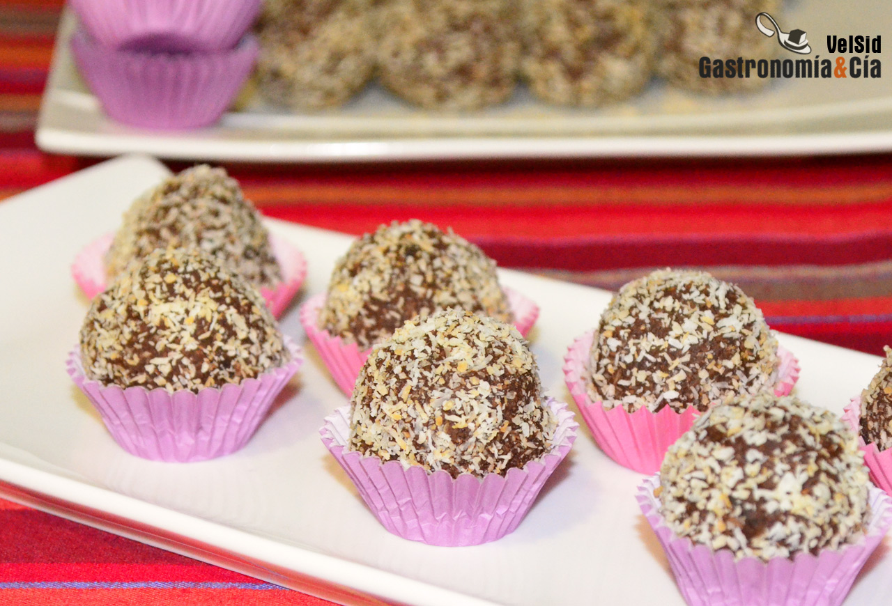 Trufas de chocolate, coco tostado y ron