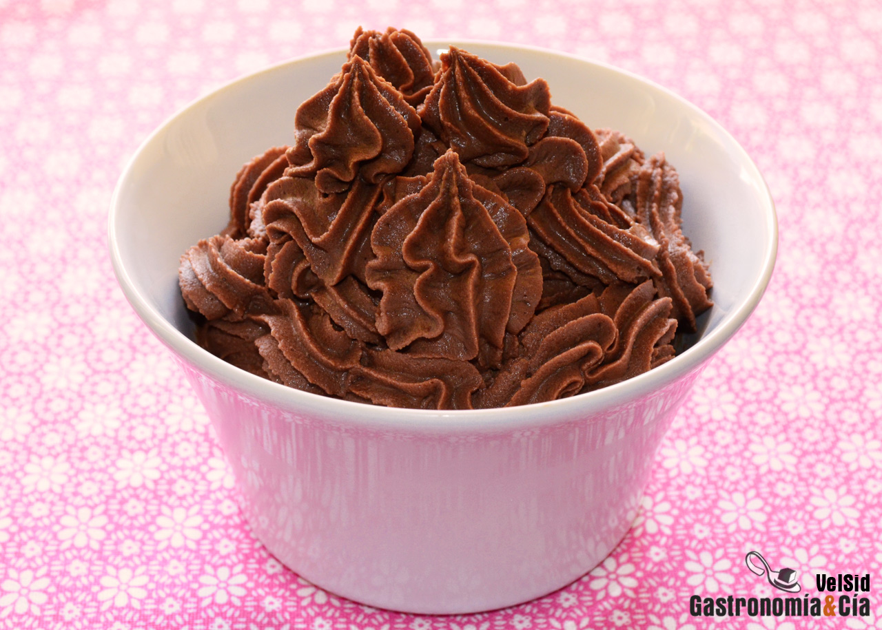 Cómo hacer trufa con praliné para rellenar pasteles