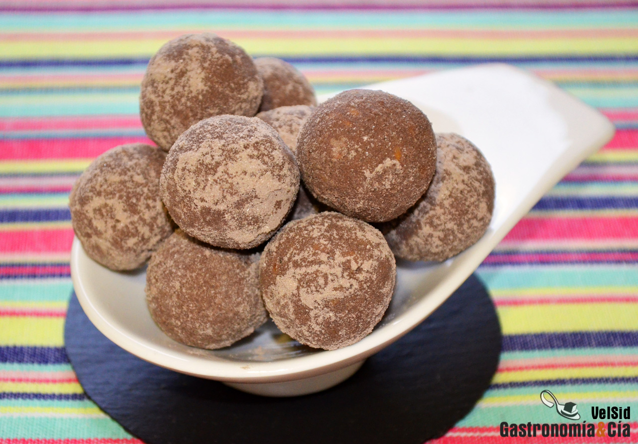 Trufas proteicas de chocolate, avellana y semillas