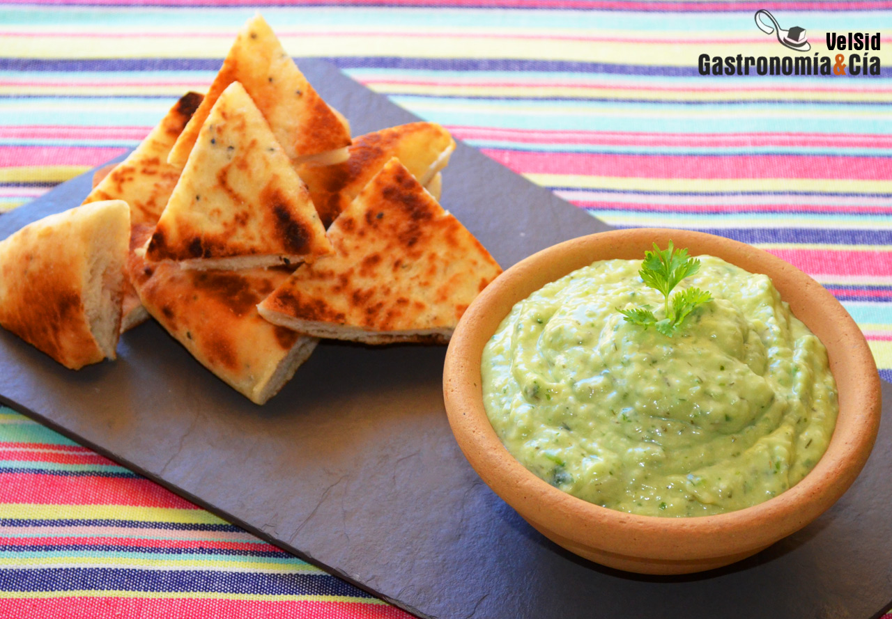 Tzatziki de aguacate y rawmesan