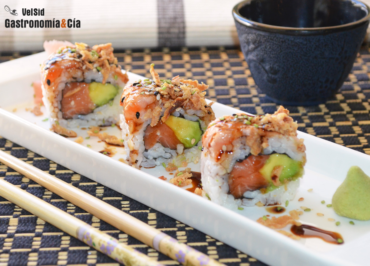 Uramaki con salmón a la llama