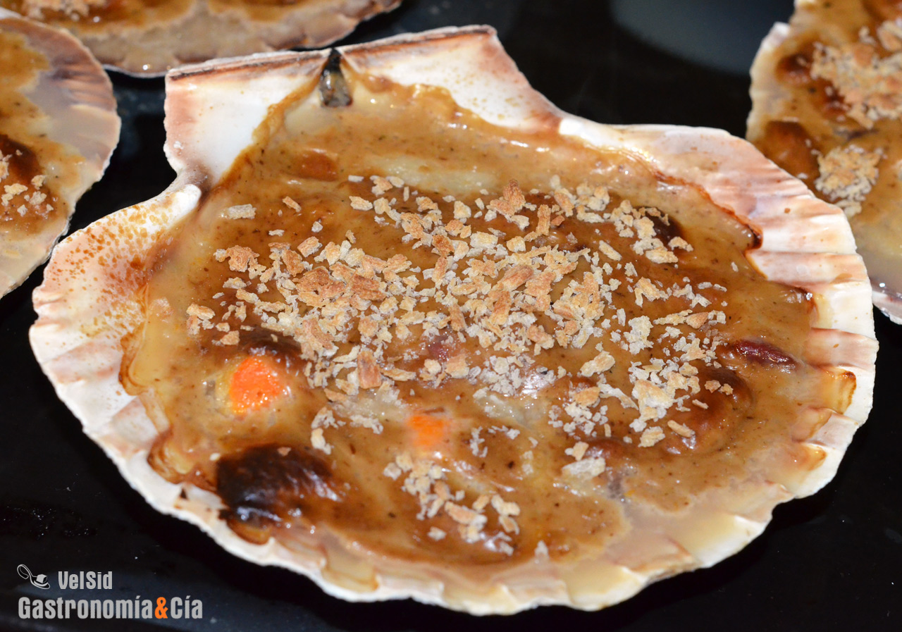 Vieiras rellenas con bechamel de boletus, una receta fá