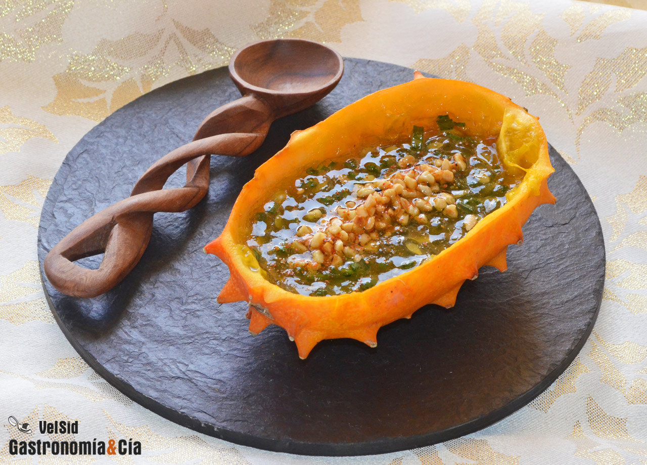 Vinagreta de kiwano con jengibre y sésamo