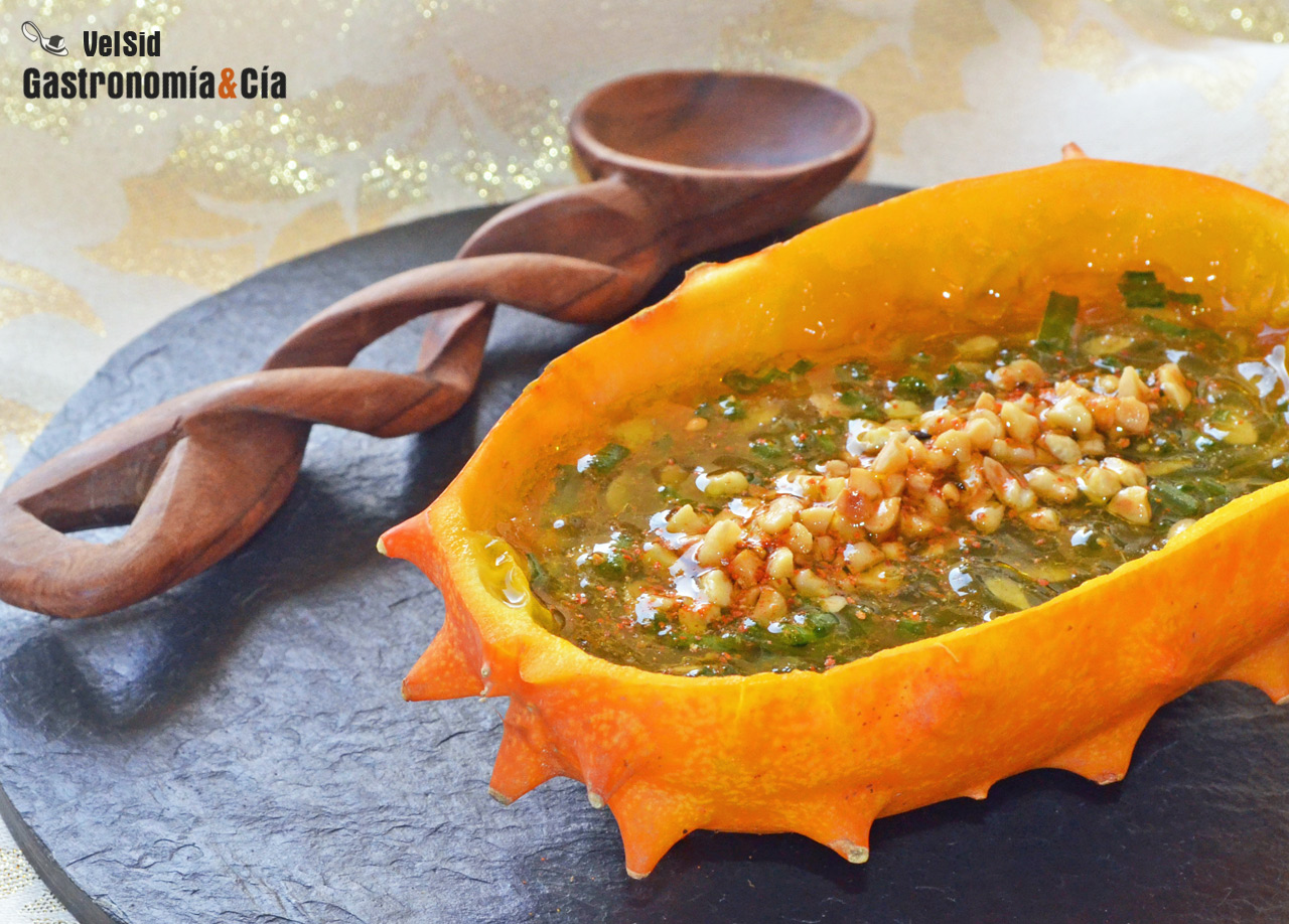 Vinagreta de kiwano con jengibre y sésamo