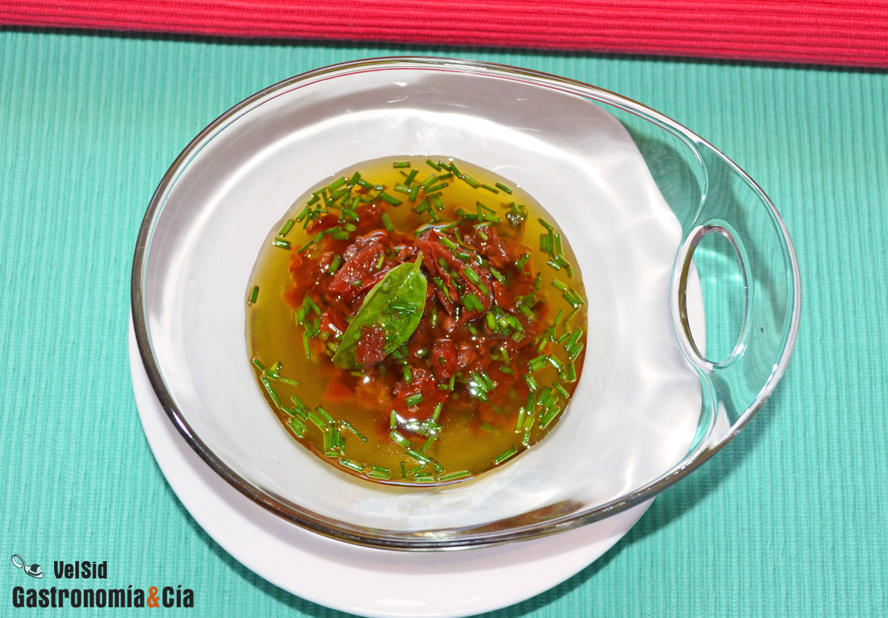 Vinagreta de tomate seco, cebollino y piñones