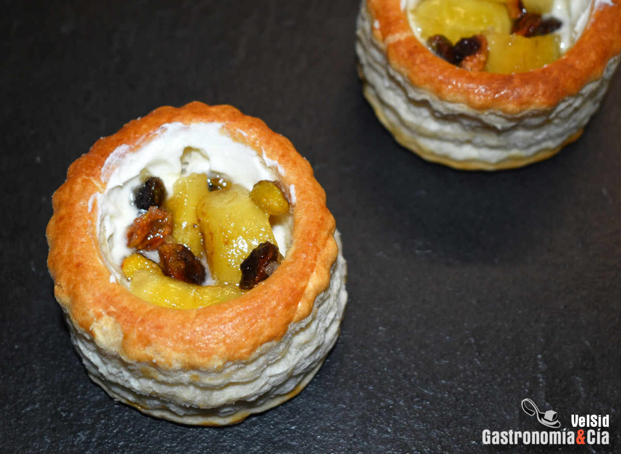 Volován plátano, chantilly y pistacho