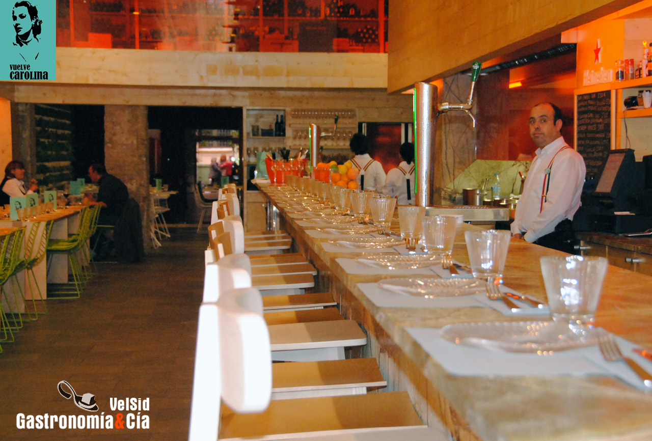 Vuelve Carolina Tapas, Bar, Taula