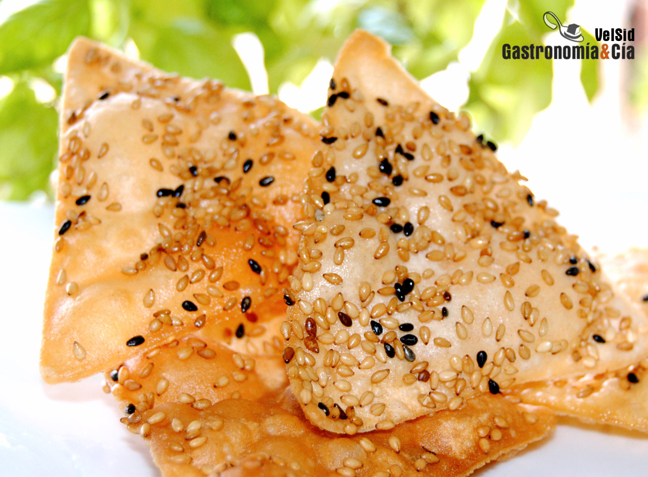 Wonton frito con sésamo