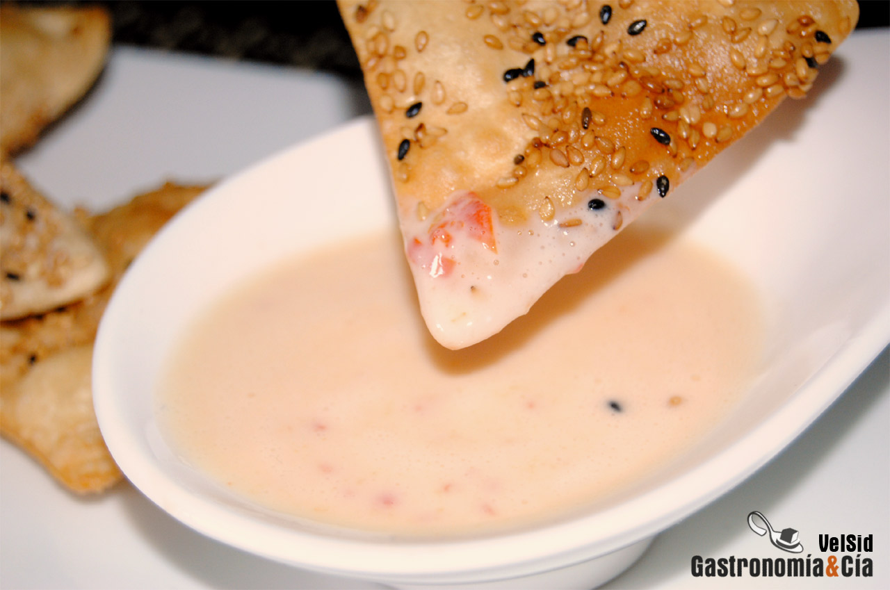 Wonton frito con sésamo