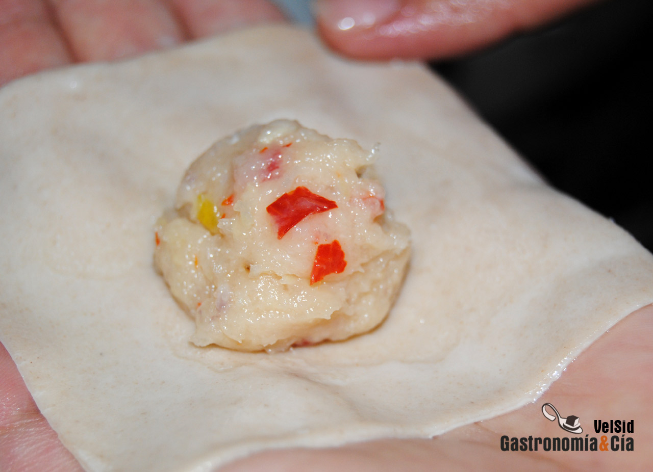 Wonton de pollo con sopa de miso