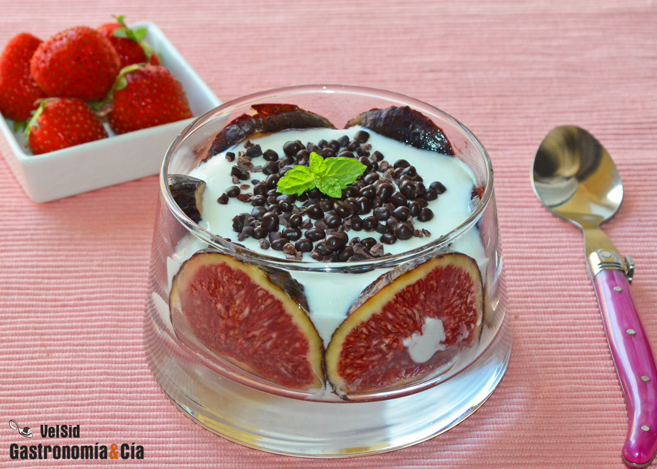 Yogur con higos y chocolate negro