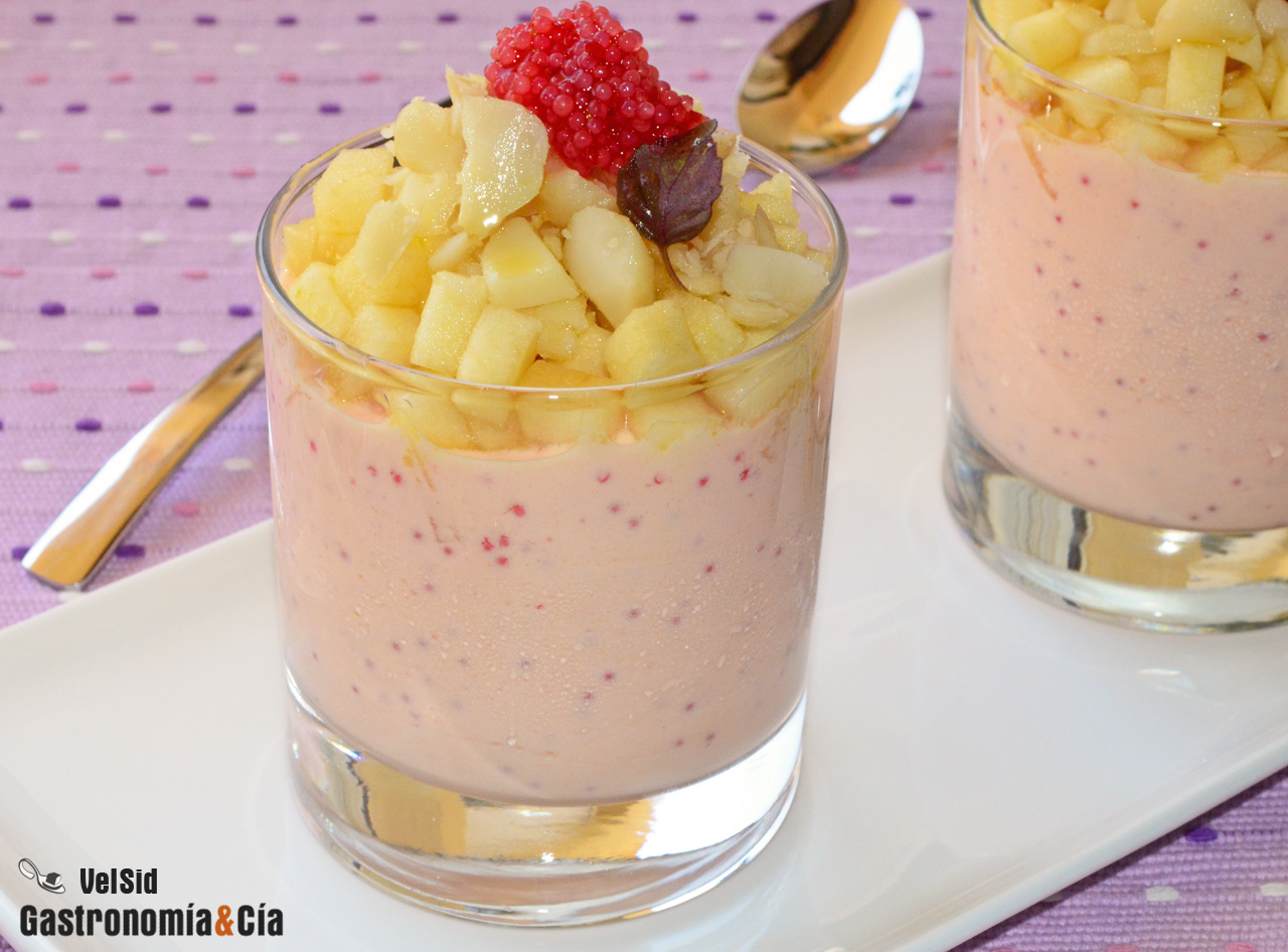 Yogur con huevas de lumpo y manzana