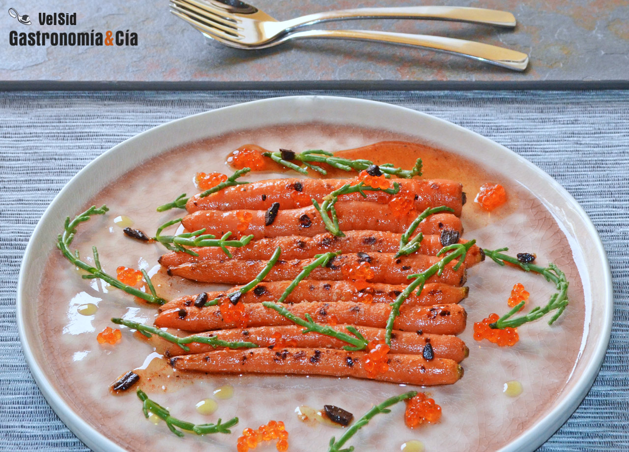 Zanahorias baby a la parrilla con salicornia, huevas de