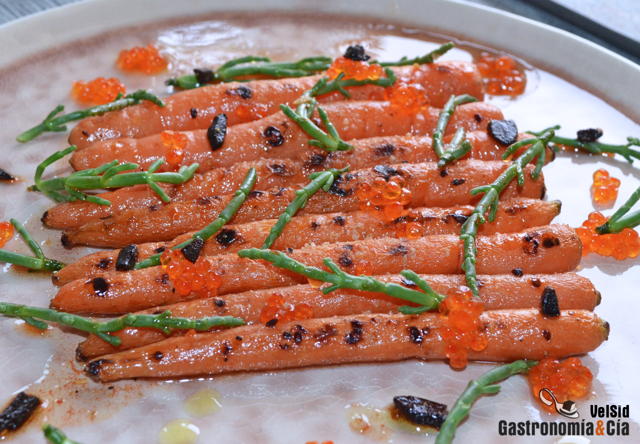 Zanahorias baby a la parrilla con salicornia, huevas de