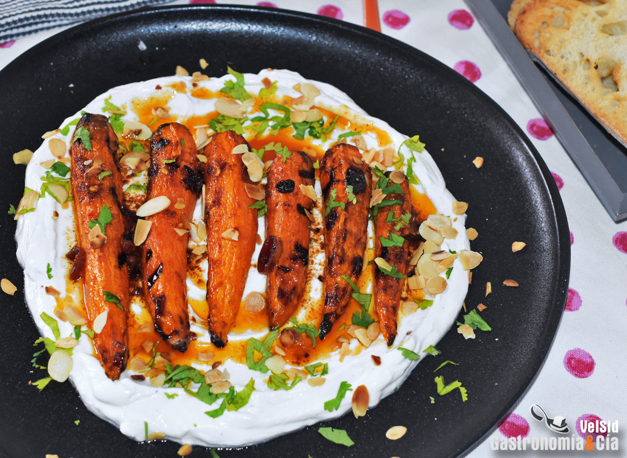 Zanahorias asadas con salsa de yogur