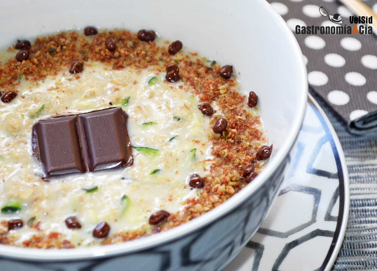 Zoats o gachas de avena con calabacín, chocolate y semi